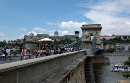 5847366-chain-bridge-budapest-budapest.original